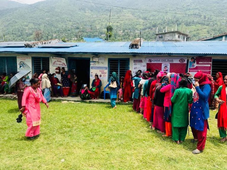 आइएमई बैंक स्वस्थ नारी पहल अभियानअन्तर्गत निःशुल्क महिला स्वास्थ्य शिविरको आयोजना