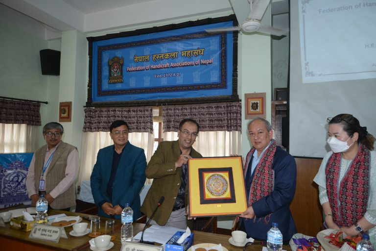 हस्तकला महासंघका पदाधिकारीले भेटे थाइल्याण्डका राजदुत,  बैंककमा हुने मेलामा नेपाललाई सहभागी गराउन अनुरोध