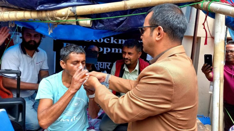 तिलक कोइरालाले तोडे अनशन, के-के भयो धितोपत्र बोर्डसँग १९ बुँदे  सहमति ? (पत्रसहित)