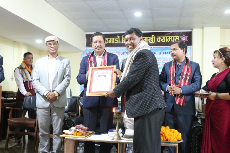 समाजसेवी देवेन्द्र प्रधानलाई काठमाडौं शिक्षा बहुमुखी क्याम्पसको सम्मान