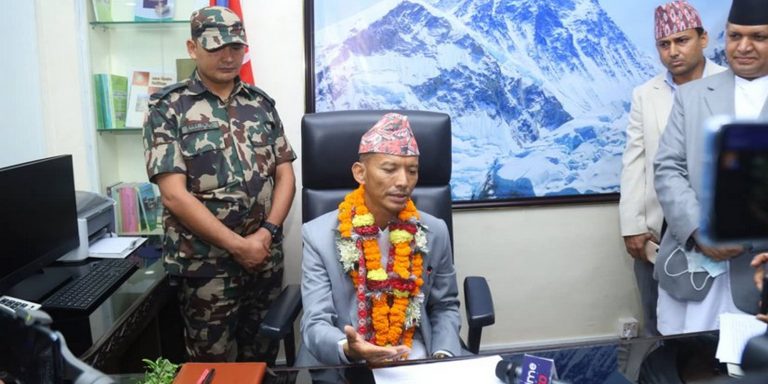 ‘कुर्सीको दुरुपयोग गर्दिनँ, ‘मेरो योग्यता,क्षमताले भ्याएसम्म इमानदार भएर काम गर्छु’