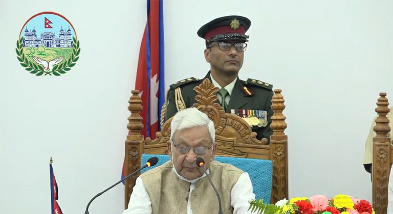 कक्षा १२ अध्ययन गर्ने छात्रालाई ल्यापटप, एक जिल्ला एक प्रादेशिक नमुना परियोजना  (पूर्णपाठ)