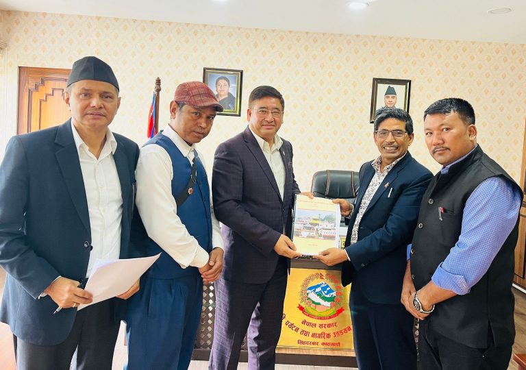 पशुपतिको गुरुयोजना तयार, प्राविधिक समितिद्वारा पर्यटनमन्त्रीलाई मस्यौदा हस्तान्तरण