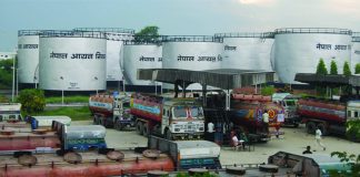 भारतबाट घटेर आयो पेट्रोल र डिजेलको भाउ