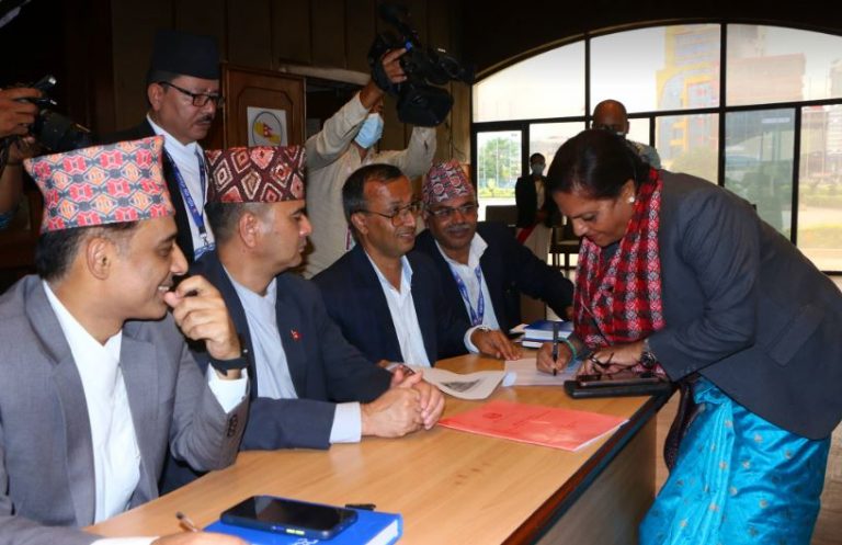 उपसभामुखमा गठबन्धनबाट कांग्रेसकी पुष्पा भुसाल र एमालेबाट विद्या भट्टराईबीच प्रतिस्पर्धा हुने