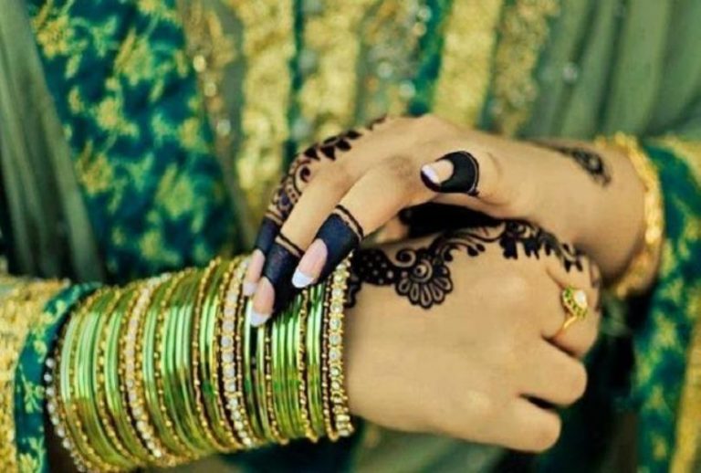 साउनमा हरियो चुरा र मेहेन्दी क्रेज : संस्कृति कि देखासिकी ?