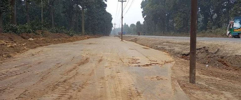 वर्षाले नारायणघाट-बुटवल खण्ड पूर्णरुपमा अवरुद्ध, वैकल्पिक सडक प्रयोग गर्न आग्रह
