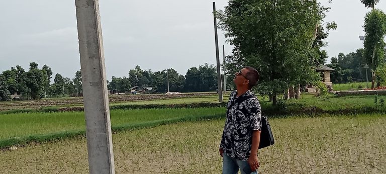 अठार नम्वर पिल्लर बस्तीमा बल्ल पुग्यो बिजुली पोल
