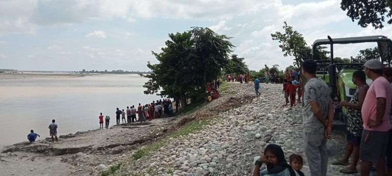 महाकाली नदीमा डुबेर दोधारा चाँदनीका एक बालिका वेपत्ता, खोजी कार्य जारी