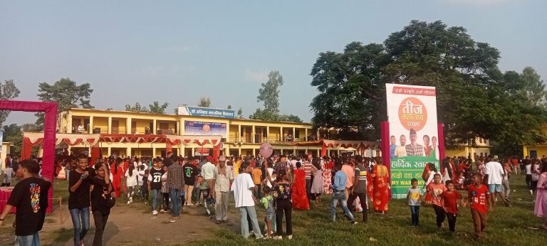 दोधारा चाँदनीको टोल बस्तीमा तीजको रौनक, जनप्रतिनिधी पनि नाचे छमछमी(फोटो/भिडियो)
