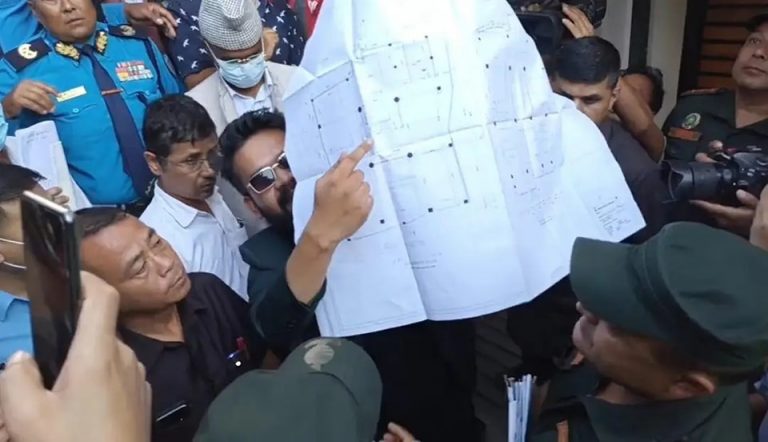 ‘नक्सा ल्याए, डोजर चलाए  मैले के बिराए ‘