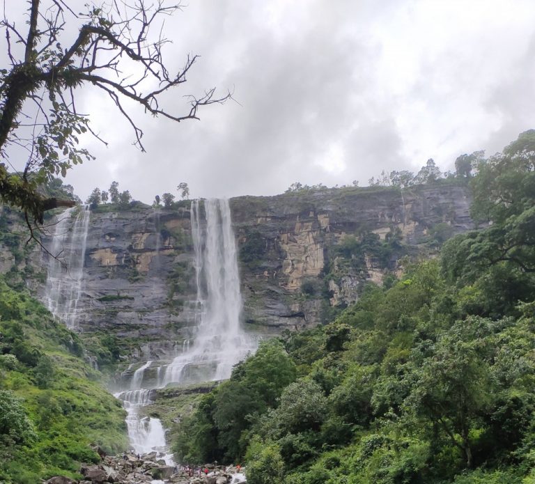 आन्तरिक पर्यटकको रोजाइमा टिकटकमा भाइरल ‘भाँगे झरना’  (फोटोफिचर)
