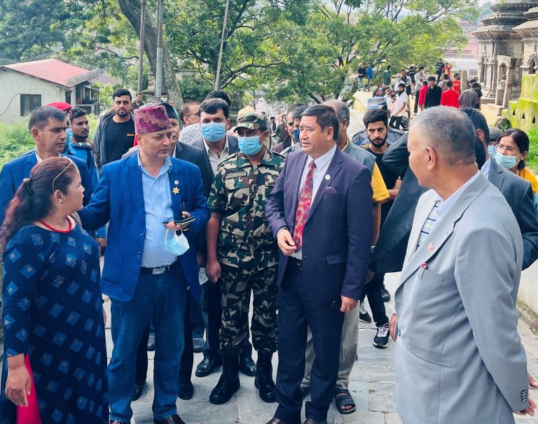 पशुपतिमा पानी र शौचालयको व्यवस्थापन सुधार्न पर्यटनमन्त्रीको निर्देशन