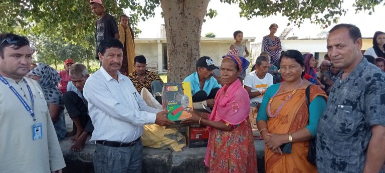 बादी परिवारलाई आत्मनिर्भर बन्न राष्ट्रिय समाज कल्याण संघको साथ