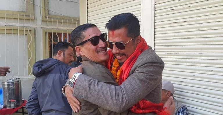एमाले र गठबन्धनलाई हराउँदै काठमाडौं ८ मा स्वतन्त्र पार्टीका विराजभक्त श्रेष्ठ विजयी