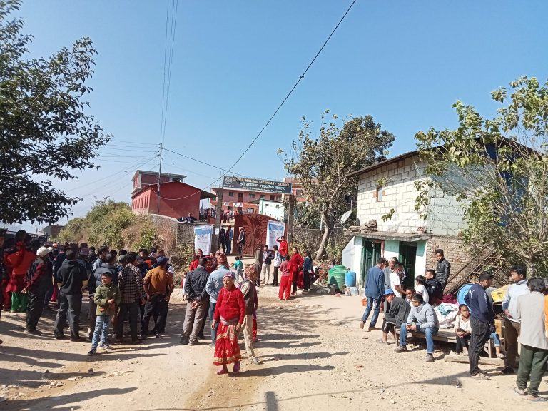 मतदातामा देखिएन उत्साह, मतदान केन्द्रमा बिहानैदेखि पातलो लाइन