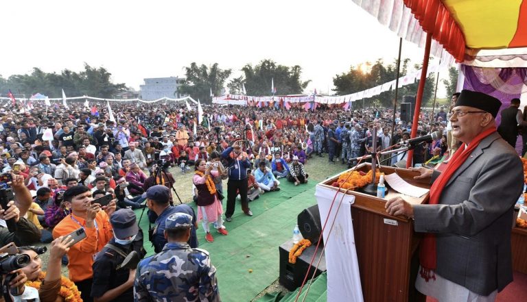 सुनसरी ३ मा ओलीको व्यंग्य-‘गच्छदारलाई जनताले जिताएर के गर्नु, हवल्दारसँग लुकेर हिँड्छन्’