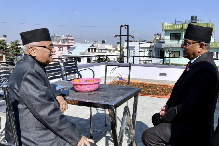 संसद  विघटनपछि ओली पहिलोपटक प्रचण्ड निवासमा, पुनः वाम एकताको चर्चा