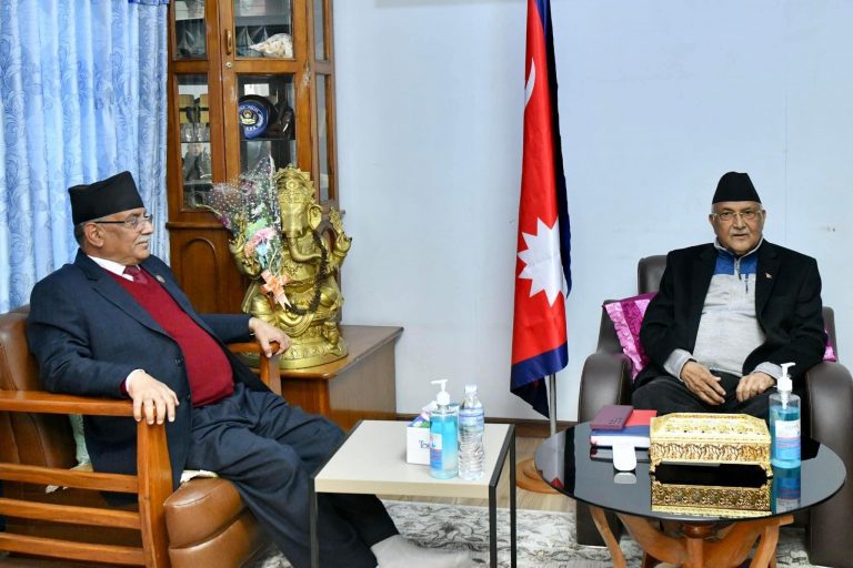एमाले र माओवादी केन्द्रबीच आलोपालो प्रधानमन्त्री, राष्ट्रपति र सभामुख एमालेलाई
