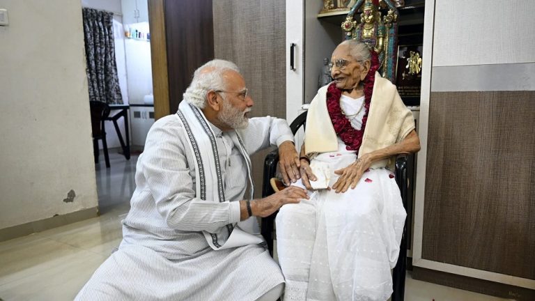 भारतीय प्रधानमन्त्री नरेन्द्र मोदीलाई मातृशोक