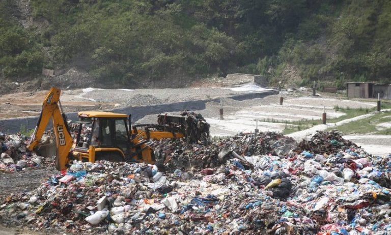 फोहोर व्यवस्थापनमा गुनासो आउन थालेपछि बञ्चरेडाँडामा सीसीटीभी, मेयर बालेनद्धारा निगरानी