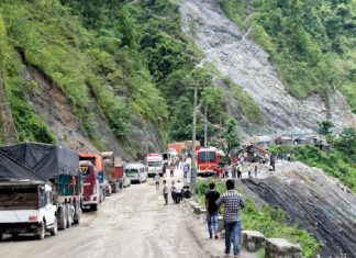 नारायणगढ–मुग्लिन सडकमा दैनिक चार घण्टा सवारी रोकिने