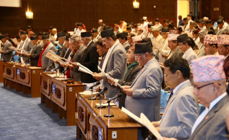 प्रतिनिधि सभाका नवनिर्वाचित सांसदहरुले लिए सपथ