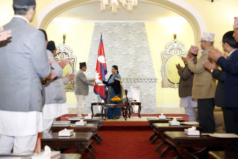 निर्वाचन आयोगद्वारा राष्ट्रपतिसमक्ष निर्वाचनको प्रतिवेदन पेस,सरकार गठनको ढोका खुल्यो