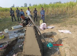 यसरी हुँदैछ जीर्ण रहेको नेपाल–भारत सीमा स्तम्भ मर्मत (फोटो फिचर)