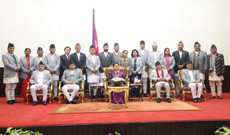 नवनियुक्त मन्त्रीहरूले लिए शपथ,  प्रचण्ड नेतृत्वको सरकारमा चार उपप्रधानमन्त्री