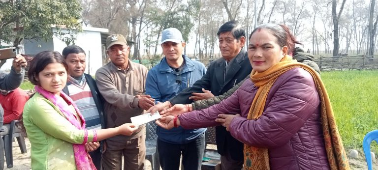 आर्थिक अवस्था कमजोर रहेका बिरामीहरुलाई उपचारमा सघाउँदै वडाध्यक्ष खत्री