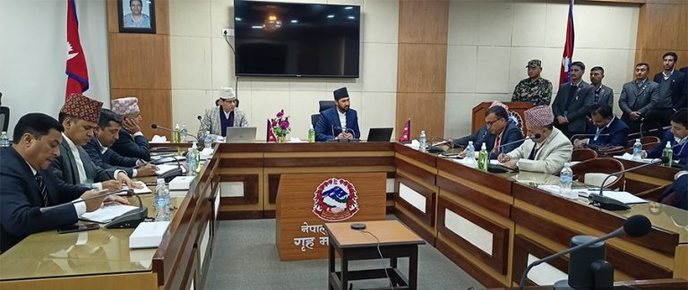 सुरक्षा संयन्त्रका प्रमुखहरुलाई गृहमन्त्री लामिछानेको १८ बुँदे निर्देशन