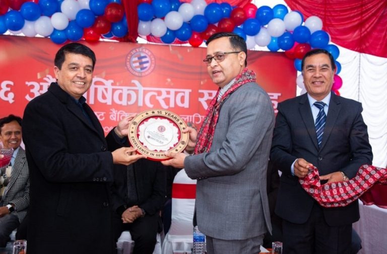 ग्लोबल आईएमई बैंकमा १५ वर्षदेखि निरन्तर सेवारत ५९ कर्मचारी सम्मानित