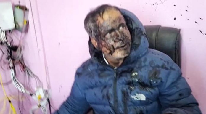 धनकुटा यातायातका प्रमुखमाथि कालोमोसो दलियो, आरोपित फरार–भिडियो भाइरल