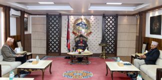 गभर्नर र अर्थमन्त्रीसँग प्रधानमन्त्रीको छलफल,अनुत्पादक क्षेत्रमा ऋण प्रवाह रोक्न आग्रह