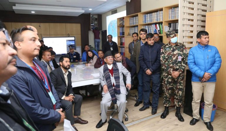 दुर्घटनाको विवरण बुझ्न प्रधानमन्त्री र गृह मन्त्री त्रिभुवन विमानस्थलको कन्ट्रोल रुममा