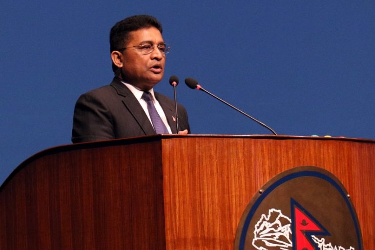 ‘फरार अभियुक्त’ लक्ष्मी महतोको बचाउमा उत्रिए महासेठ, चुनौती दिँदै भने-‘पक्राउ गरेर देखाउनुस्’