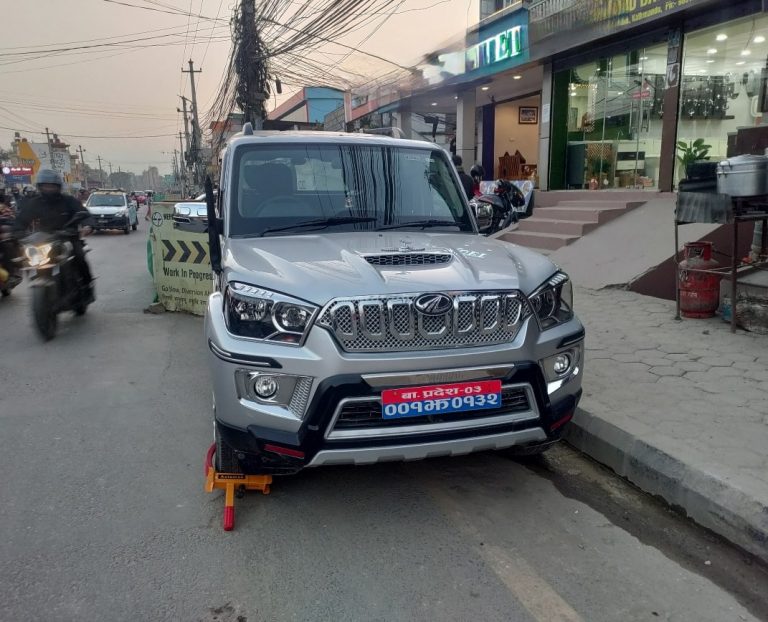 जथाभावी पार्किङ गरेपछि मन्त्रीको गाडीलाई  ‘ह्वील लक’