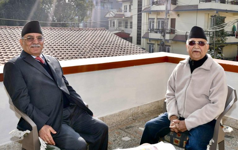 रास्वपाले साथ छोडेपछि अलमलिएका ‘प्रचण्ड’ ओली निवासमा