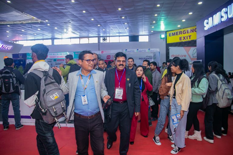 क्यान इन्फोटेकमा रोबोट फुटबल प्रतियोगिता