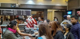 त्रिभुवन विमानस्थलमा यात्रु ठग्ने ९ पसललाई १५ लाख जरिवाना