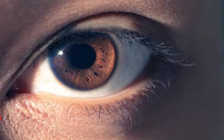 हृदयाघातको सम्भावना त छैन ? आँखामा देखिन्छन् यस्ता लक्षण