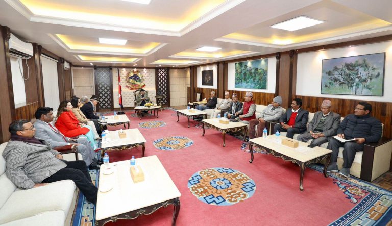 आठ दलीय गठबन्धनको बैठकमा एलिजा गौतम पनि सहभागी