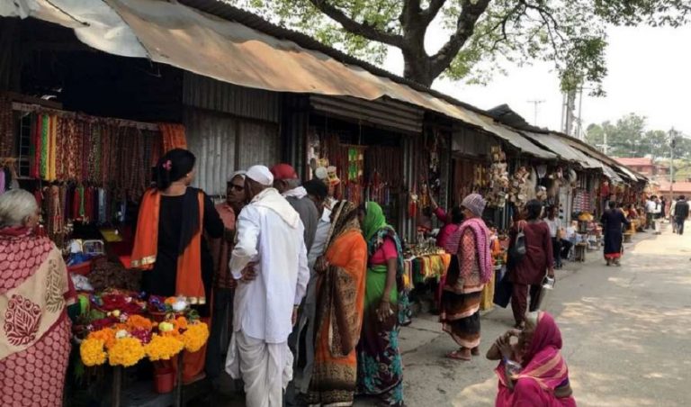 पशुपतिनाथ दर्शनार्थीलाई दुःख दिने पूजासामग्री पसललेलाई कारबाही गरिने