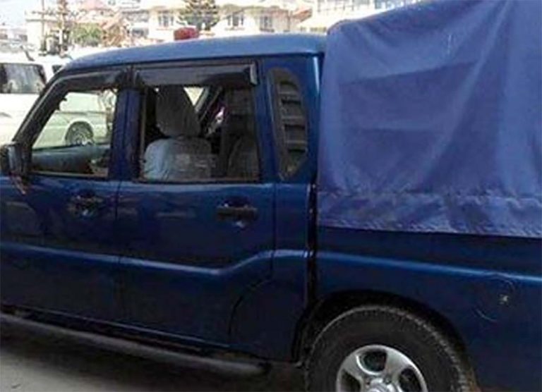 प्रहरीको भ्यानबाट हामफालेर अभियुक्त फरार