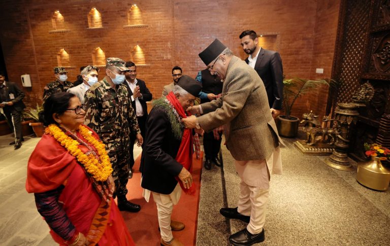 प्रधानमन्त्रीले गरे राष्ट्रपति पौडेललाई स्वागत (फोटोफिचर)