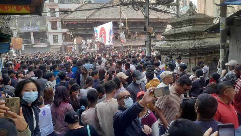 बसन्तपुरमा होलीको रौनक, तस्बिरमा