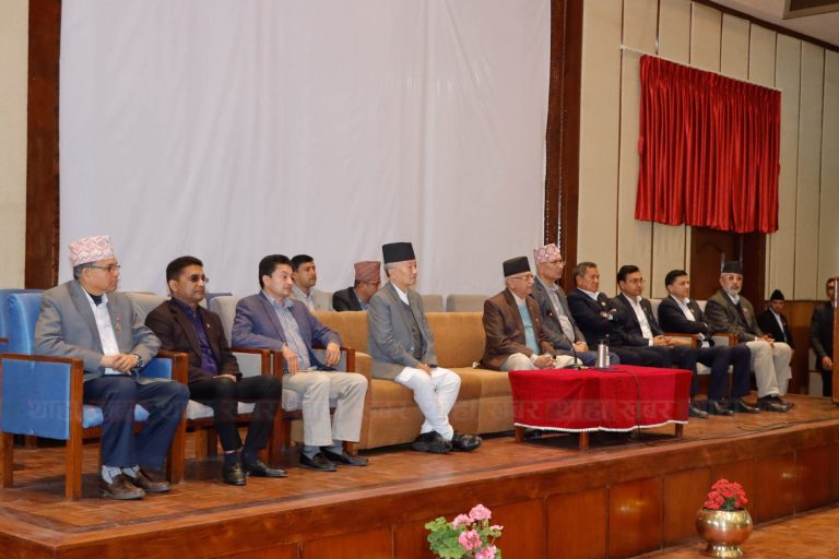 एमालेले प्रचण्डलाई विश्वासको मत नदिने