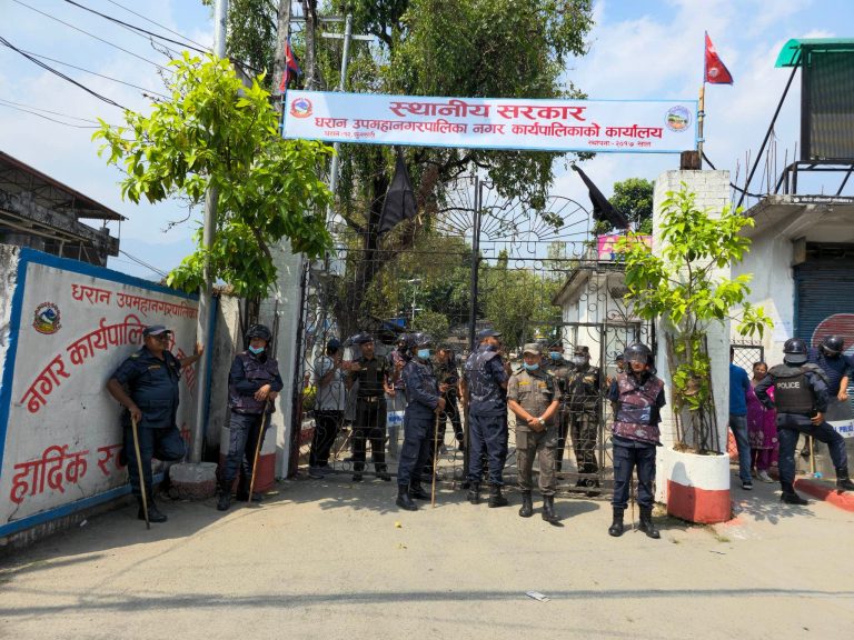 धरान उपमहानगरसहित वडा कार्यालयहरूमा तालाबन्दी