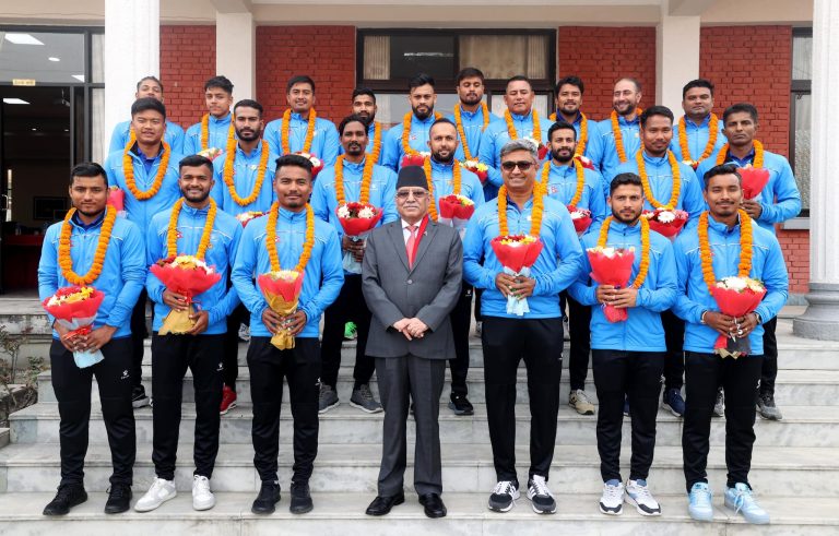 कीर्तिपुरस्थित क्रिकेट मैदानमा आधुनिक फ्लटलाइट र स्कोर बोर्ड जडान गर्न प्रमको निर्देशन, खेलाडीलाई जनही रु.३लाख
